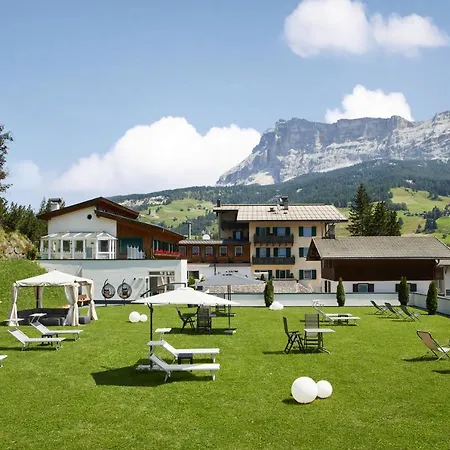 Hotel Dolomites Wellness Hotel Savoy 4*