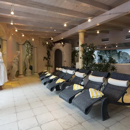 Hotel Dolomites Wellness Hotel Savoy 4*
